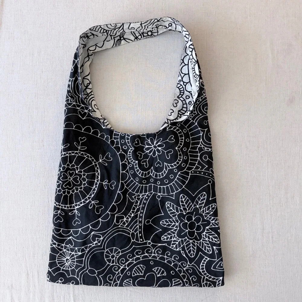 Unbranded Reversible Hobo Bag Women OS Black White Mandala Floral Tote Pouch